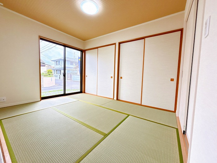 岡山市東区富士見町1丁目 中古住宅の和室|◆玄関を入ってすぐの和室は急な来客時にも重宝します。