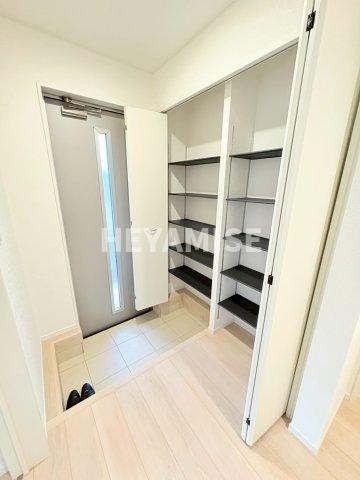 大村市沖田町の新築一戸建の玄関