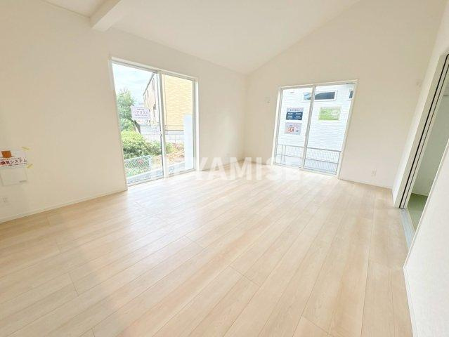 大村市沖田町の新築一戸建の居間・リビング