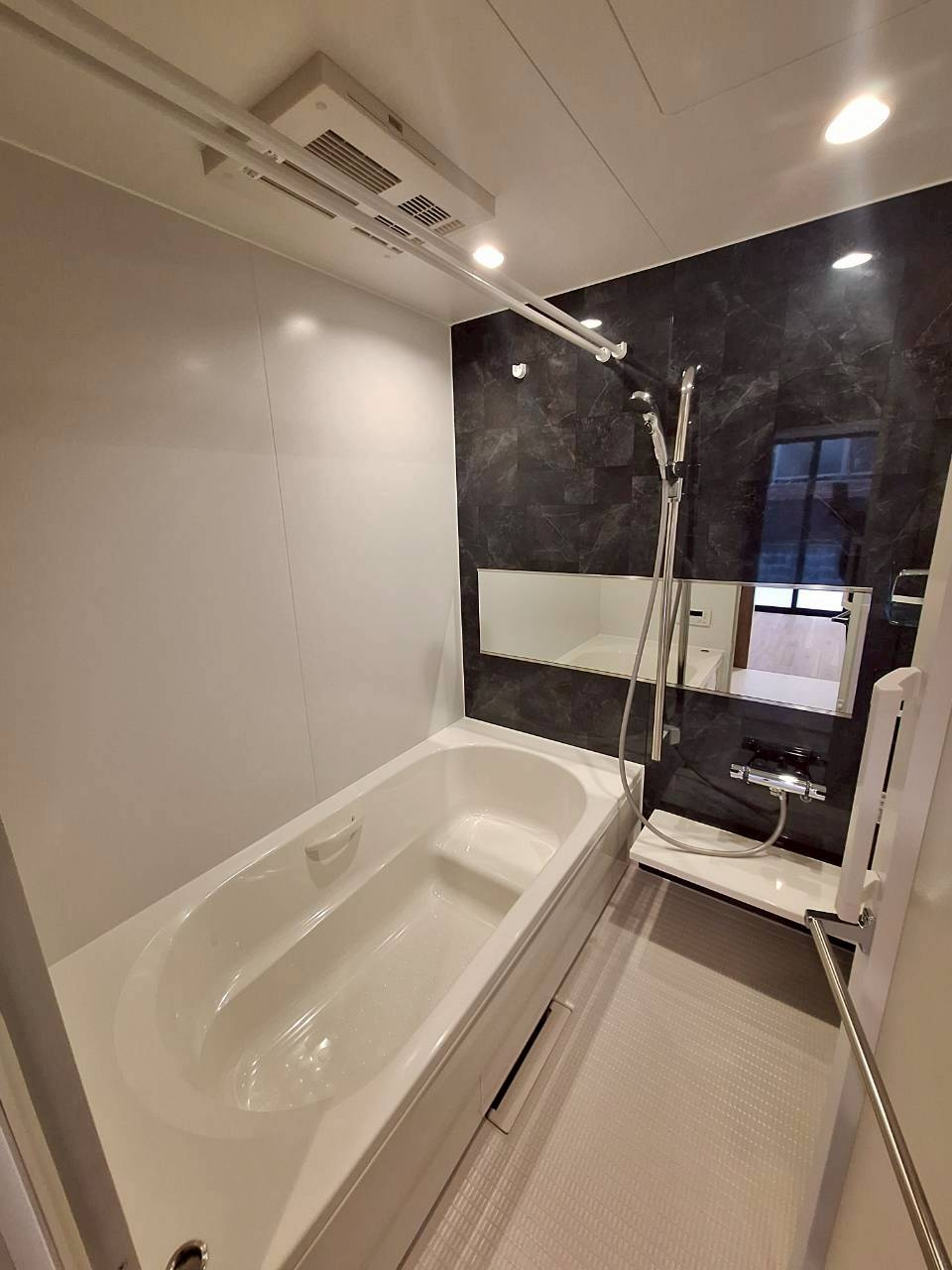 グランレガロ新高円寺の浴室