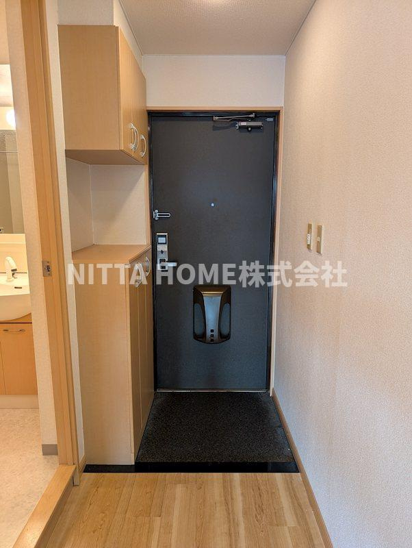 福知山市字篠尾の賃貸マンションの玄関|広いスペースの玄関です♪