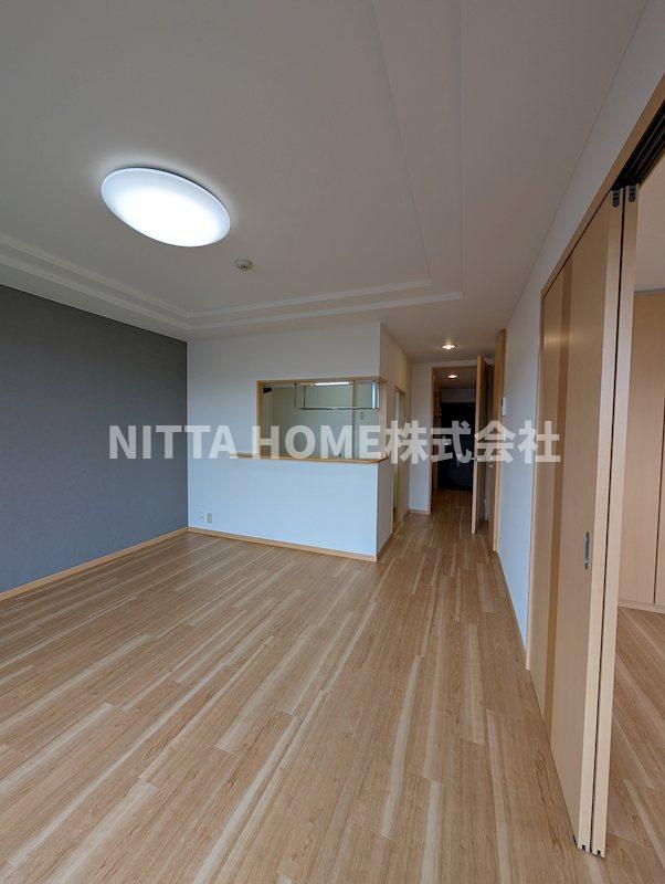 福知山市字篠尾の賃貸マンションの居間・リビング|リビングは12帖です♪