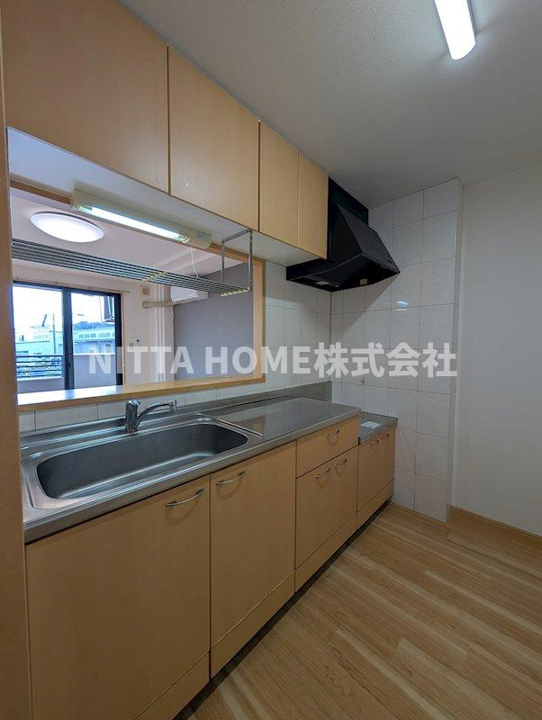 福知山市字篠尾の賃貸マンションのキッチン|IHヒーター付きのカウンターキッチン★