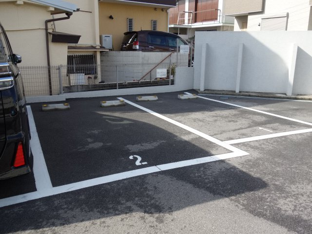 ワン　ウェーブ　霞ヶ丘の駐車場