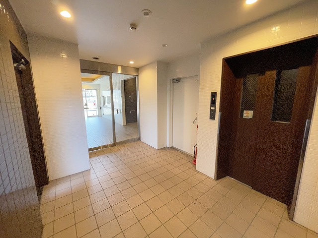 【ロビー】 | プリオールＺＥＮ弐番館 | 清潔なロビーです（同物件別室の写真です）