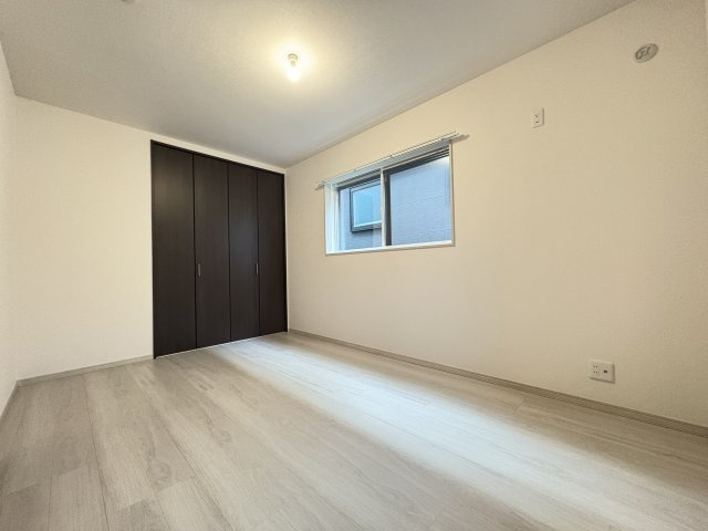 宇治市伊勢田町砂田戸建の洋室