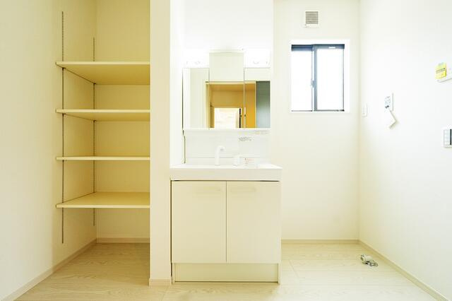 久留米市北野町　新築戸建の独立洗面台