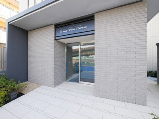 【エントランス】 | Parvis Flora Tsurumi | 落ち着いたエントランスです