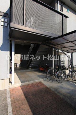 【エントランス】 | ア・ラ・モード鷹子Ａ