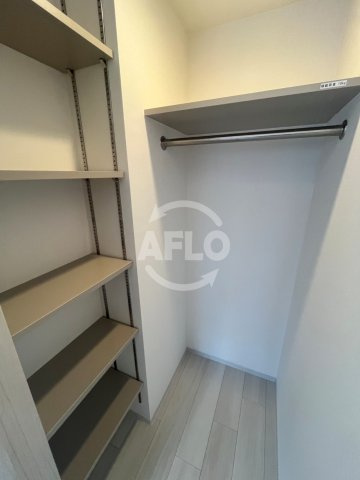 コンフォリア・リヴ北浜淡路町の収納|コンフォリア・リヴ北浜淡路町　ウォークインクローゼット