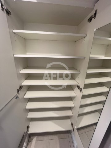 コンフォリア・リヴ北浜淡路町の収納|コンフォリア・リヴ北浜淡路町　クローゼット