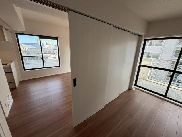 藤和シティコープ大森北棟の洋室|リビングと洋室は可動式の引き戸で使用用途が広がります！！