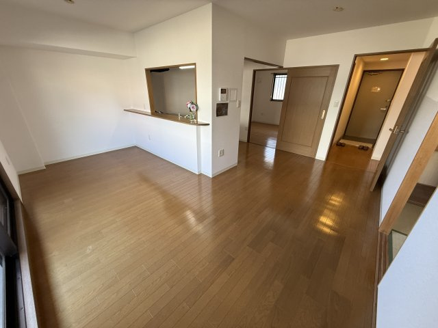 ソレーユ関西の居間・リビング