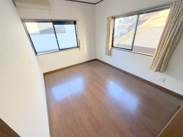 生駒市壱分町戸建ての洋室|使い勝手のいい洋室です