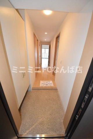 グランルージュ谷町六丁目の玄関