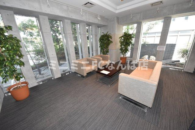 グランルージュ谷町六丁目のエントランス