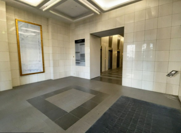 マルイトOBPビルのエントランス