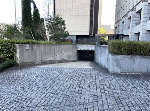 マルイトOBPビルの駐車場