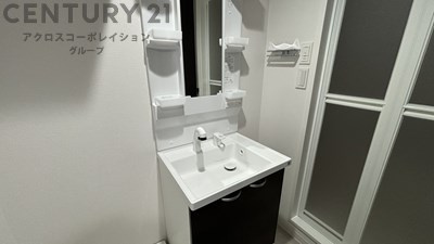 洗面化粧台の隣に洗濯機置きスペースもあります！