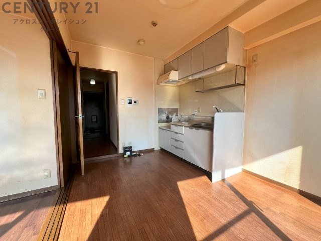 ダイニングキッチンは６帖。ネット無料付きのお部屋です。