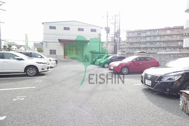 カマラード吉塚の駐車場