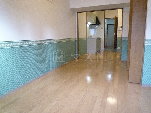 大阪市中央区博労町３丁目の賃貸マンションの居間・リビング