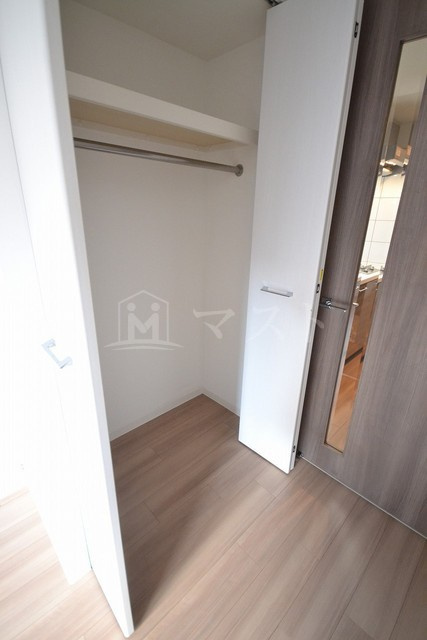 大阪市北区中津４丁目の賃貸マンションの収納