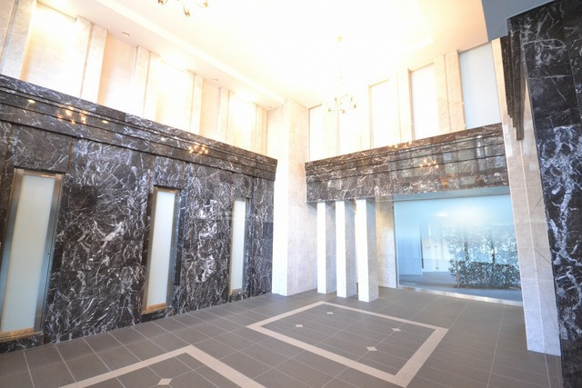 大阪市北区中津４丁目の賃貸マンションのロビー