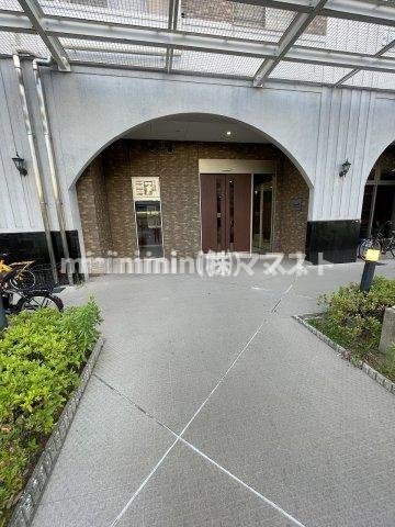 大阪市北区中崎３丁目の賃貸マンションのエントランス