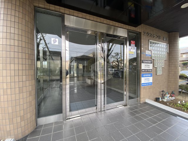 エクステンド藤戸のエントランス