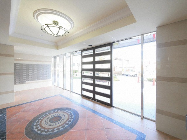 Luxe新大阪αのエントランス