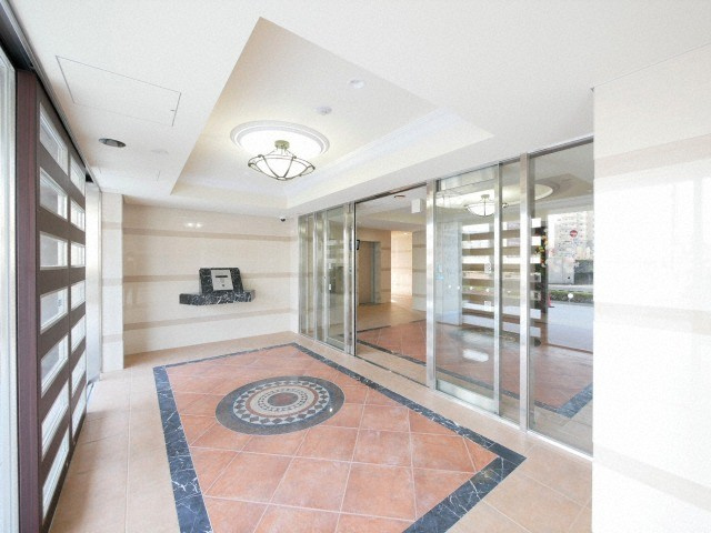 Luxe新大阪αのエントランス