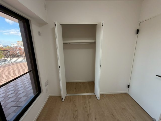 ヴィアーレ一社の収納|ハンガーラック付きのクローゼットは、大切な衣類にしわを付けずに収納できます。