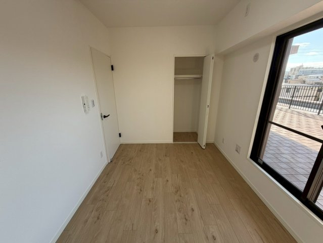 ヴィアーレ一社の子供部屋|バルコニーに面している明るくて開放感のあるお部屋です♪