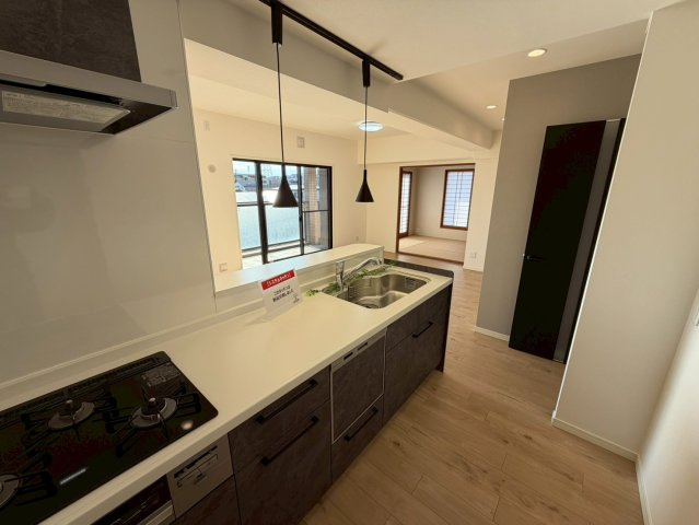 ヴィアーレ一社のキッチン|十分な作業スペースがあるので料理がしやすいですね！