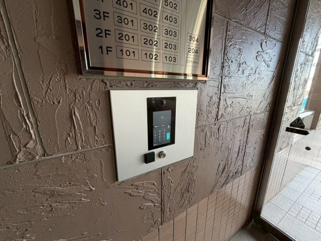 ヴィアーレ一社のロビー|オートロック完備でセキュリティもしっかりしています！