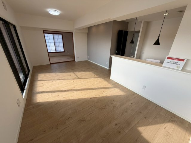 ヴィアーレ一社の居間・リビング|16.7帖のリビング！陽当たりも良く快適にお過ごしいただけます♪