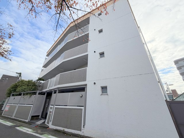 ドムール佐保川の外観