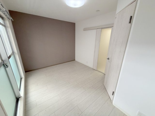 ドムール佐保川の洋室