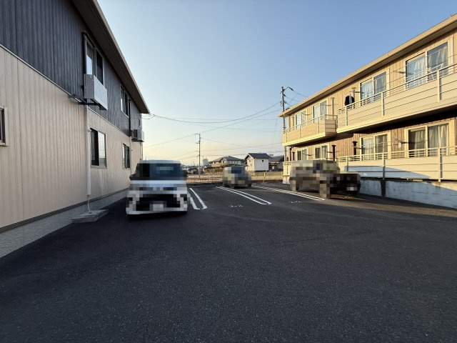 シャーメゾンかすみの駐車場