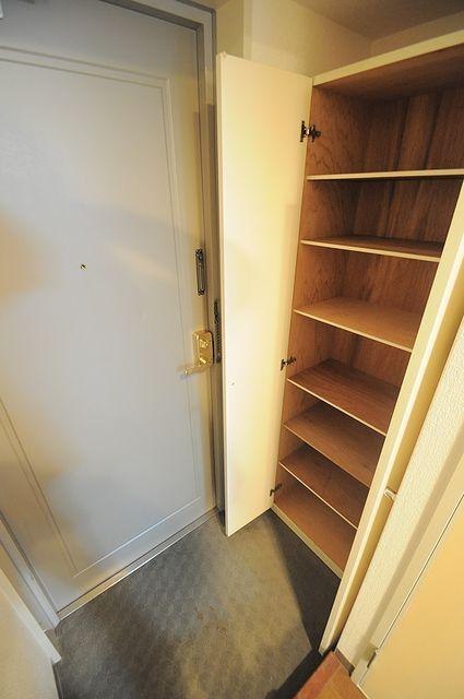 大阪市都島区中野町４丁目の賃貸マンションの玄関