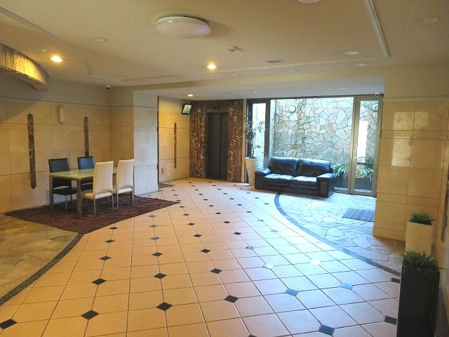 フローレンス北本町グランドアークのエントランス