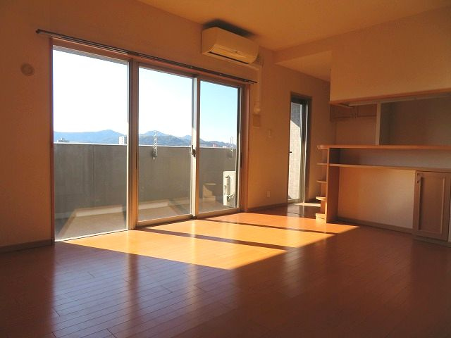 フローレンス北本町グランドアークの居間・リビング