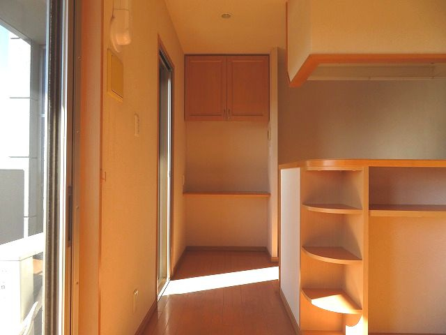 フローレンス北本町グランドアークの居間・リビング