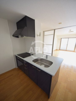 【キッチン】 | レユニール優 | レユニール優　3口ＩＨキッチン（グリルつき）