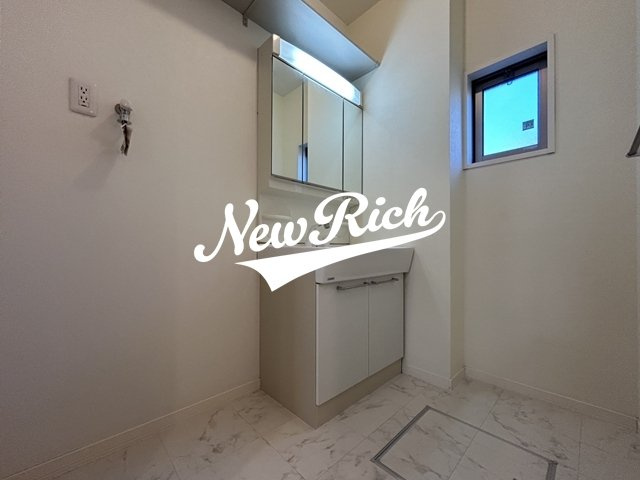 前橋市大利根町２丁目のアパートの独立洗面台