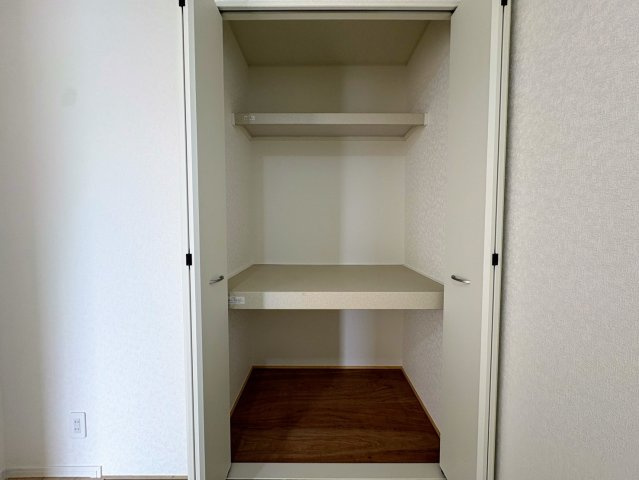 クレイドルガーデン糸満市大度 第1・２号棟の収納|生活に和の趣をもたらす畳の部屋５帖に設置された押し入れ収納