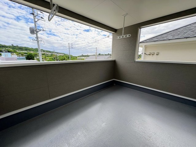 クレイドルガーデン糸満市大度 第1・２号棟のバルコニー|急な雨も安心♪様々な用途に使える広々二面ルーフバルコニー