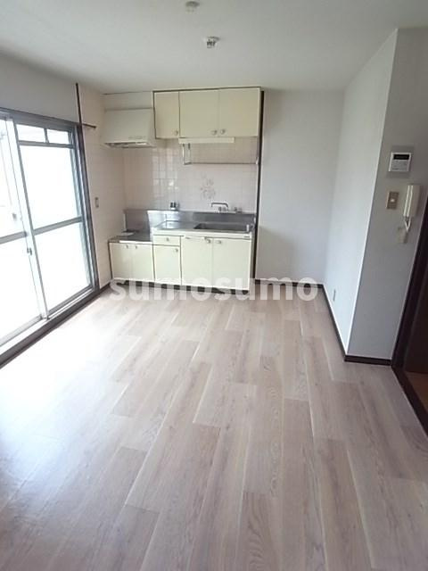 グリーンマンション12の居間・リビング