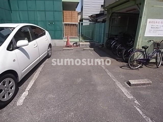 グリーンマンション12の駐車場